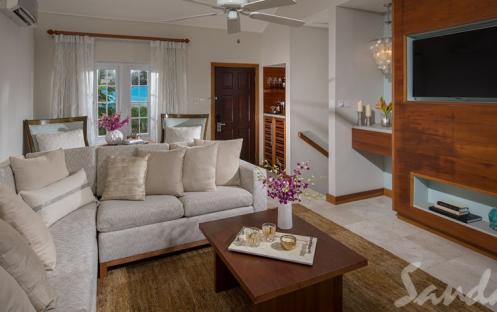 Oceanfront Two-Story One Bedroom Butler Villa Suite with Balcony Tranquility Soaking Tub - BW (7)